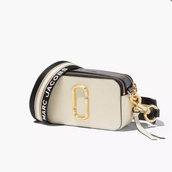 Marc Jacob’s Snapshot bag. Paid $325 and bag is in great condition! - Picture 5 of 6
